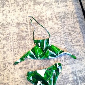2-piece women's bathing suit with leaves